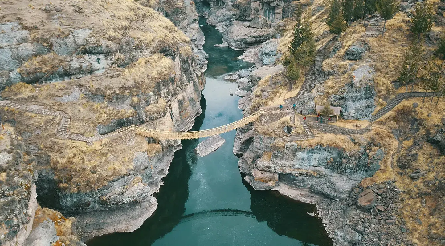 Puente Inca de Q’eswachaka sobre el río Apurímac en Cusco